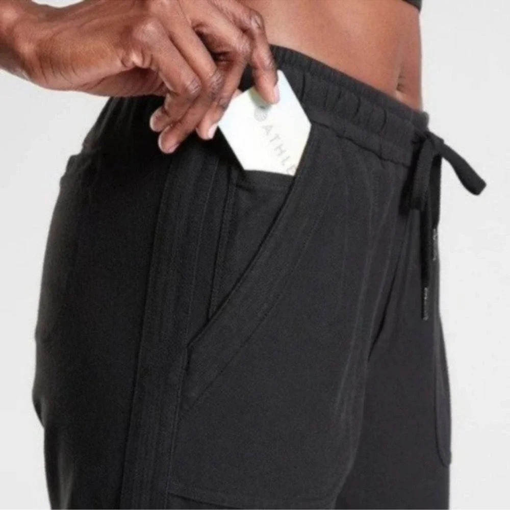 ATHLETA 'Farallon'‎ Jogger Pants in Black. Size 2 - Picture 4 of 11